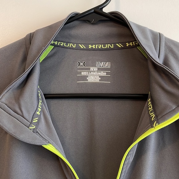 Mens Under Armor Run quarter zip pull over - Picture 3 of 5